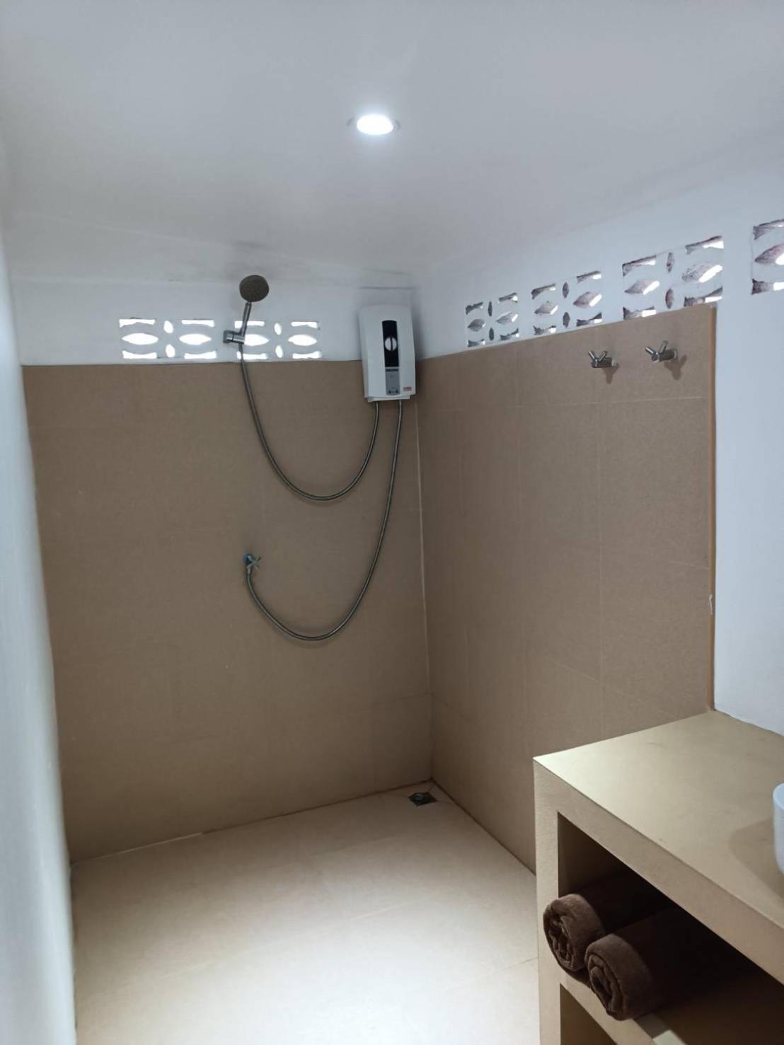 Sarana (adults Only) Tempat peranginan